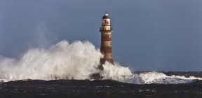 Waves Crashing Against A Lighthouse — Stock Photo
