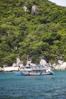 Barco de buceo en el Golfo de Tailandia - foto de stock
