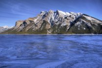 Água congelada do lago — Fotografia de Stock