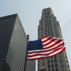 Eine amerikanische Flagge weht — Stockfoto
