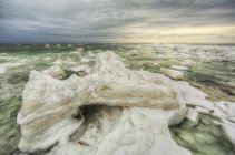 Зелений лід наповнена вода — стокове фото