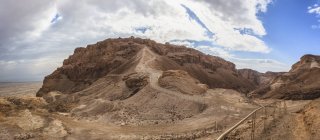 Landschaft und Pfad bei masada — Stockfoto