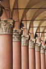 Reihe korinthischer Säulen — Stockfoto