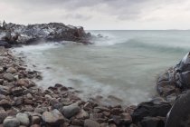 Krachende Wellen auf dem See — Stockfoto