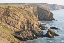 Cliffs along coastline — Stock Photo