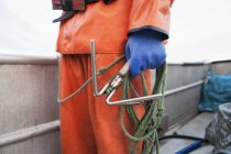 Un gancho de agarre, una herramienta importante en un barco de pesca de fletán comercial; Southwest Alaska, Estados Unidos de América - foto de stock