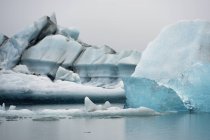 Gletscherlagune im Wasser — Stockfoto