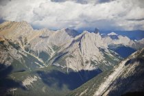 Montañas rocosas canadienses - foto de stock