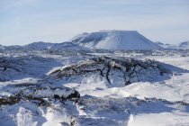 Ранний снег на прочном ландшафте — стоковое фото