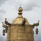 Struttura in oro al tempio di lokhang — Foto stock