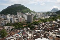 Vista de la ciudad de favela - foto de stock