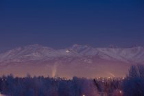 Montañas Chugach en el crepúsculo - foto de stock