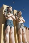 Statuen ägyptischer männlicher Figuren — Stockfoto