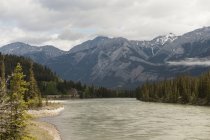 River And The Rocky Mountains — Stock Photo