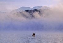 Canoeist на озері Альта — стокове фото