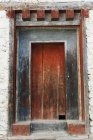 Puerta de madera roja - foto de stock