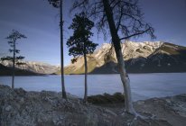 Озеро Минневанка и гора Inglismaldie — стоковое фото