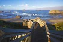 Una scalinata per la spiaggia — Foto stock