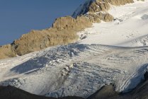 Grandi ghiacciai su una montagna — Foto stock