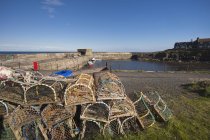 Рыболовные ловушки и сети — стоковое фото