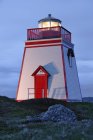 Leuchtturm in der Dämmerung, Dreifaltigkeit, Neufundland — Stockfoto