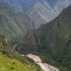Vista en ángulo alto de las montañas de los Andes - foto de stock