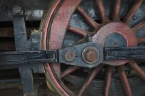 Una vieja rueda de tren - foto de stock