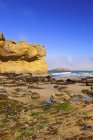 Formazioni rocciose a Otter Rock Beach — Foto stock