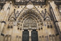 Gotische Fassade der Kathedrale — Stockfoto
