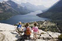Mother And Children Enjoy View — Stock Photo