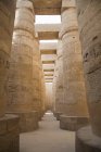 Colonne massicce nei templi di Karnak — Foto stock
