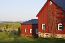 View Of red Barn — Stock Photo