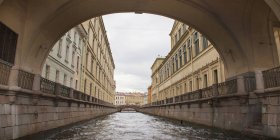 Arched Bridge Going Over Canal — Stock Photo