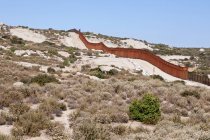 Пограничный забор США и Мексики в Сан-Диего — стоковое фото