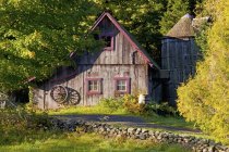 An Old Barn; Ville De Lac Brome — стокове фото