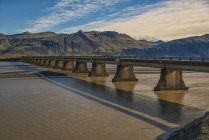 Ponte sobre o rio glacial — Fotografia de Stock