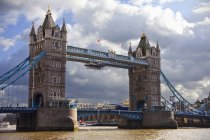 Тауерський міст на річці, Лондон — стокове фото