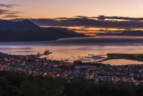 Sutset skyline über ushuaia — Stockfoto