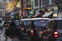 Taxis and traffic on Shaftsbury Avenue — Stock Photo