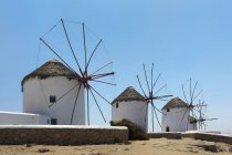 Moinhos de vento tradicionais; Chora, Mykonos — Fotografia de Stock