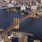Manhattan Bridge et Brooklyn Bridge — Photo de stock