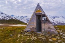 Скелелазіння hut поблизу льодовик — стокове фото