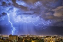 Blitz leuchtet auf — Stockfoto