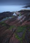 Linea costiera appannata intorno a Roches Point — Foto stock
