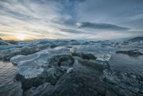Icebergs de laguna de hielo - foto de stock