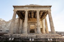 Antiguo templo griego - foto de stock
