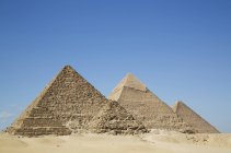 Пирамиды Гизы; Гиза, Египет — стоковое фото