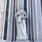 Estátua de uma mulher na Itália — Fotografia de Stock
