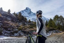 Ciclismo de montaña cerca de Zermatt - foto de stock