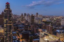 Midtown Manhattan en el crepúsculo - foto de stock